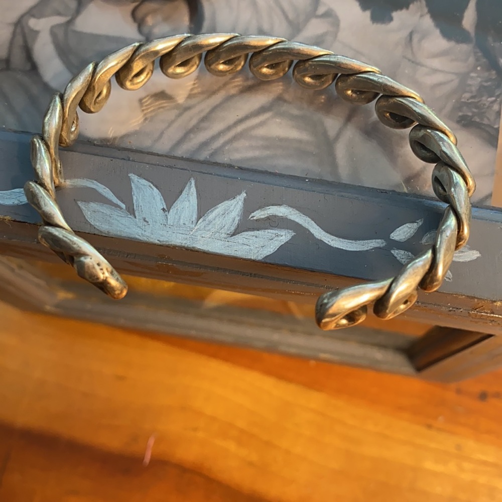 Twisted sterling silver cuff bracelet - Picture 4 of 5
